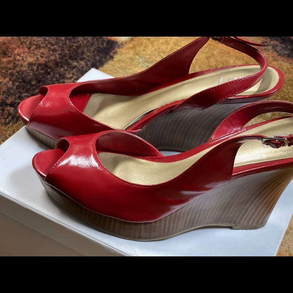 Red Wedges